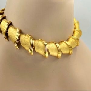 Vintage Ellen Kiam Gold Plated Link Pendant Choker Necklace